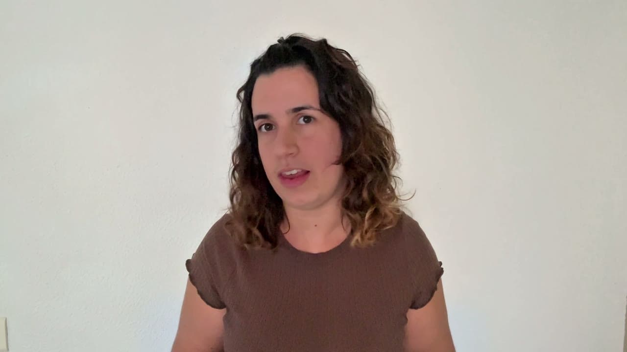 Alba Valero presentándose